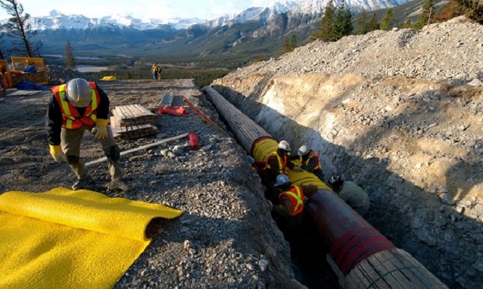 Canada approves controversial Kinder Morgan oil pipeline 